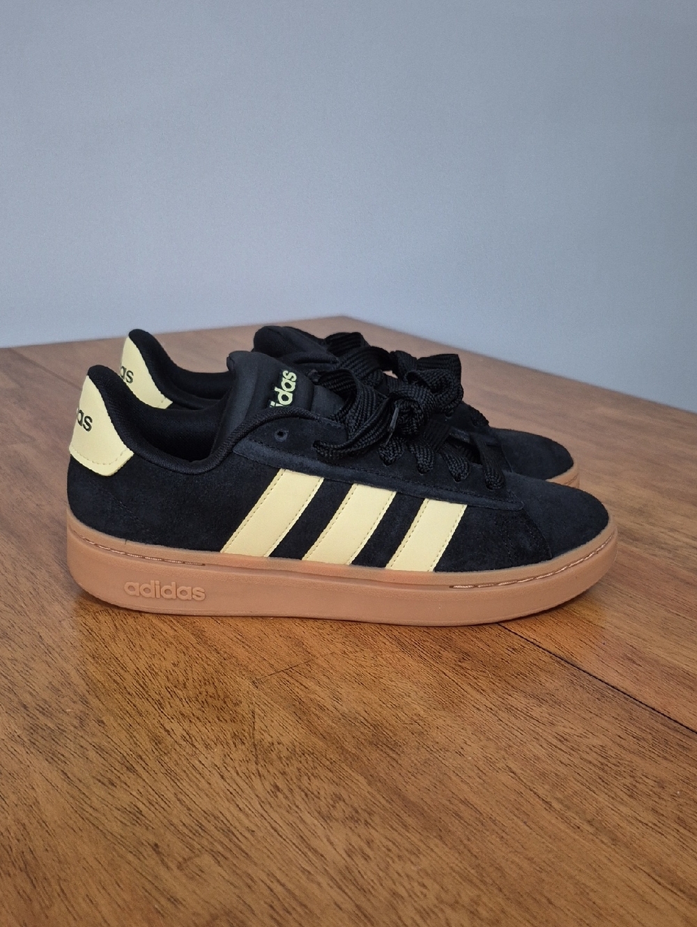 adidas Grand Court Alpha trainers (NWOT) US 9 /Black/Yellow/Gum
